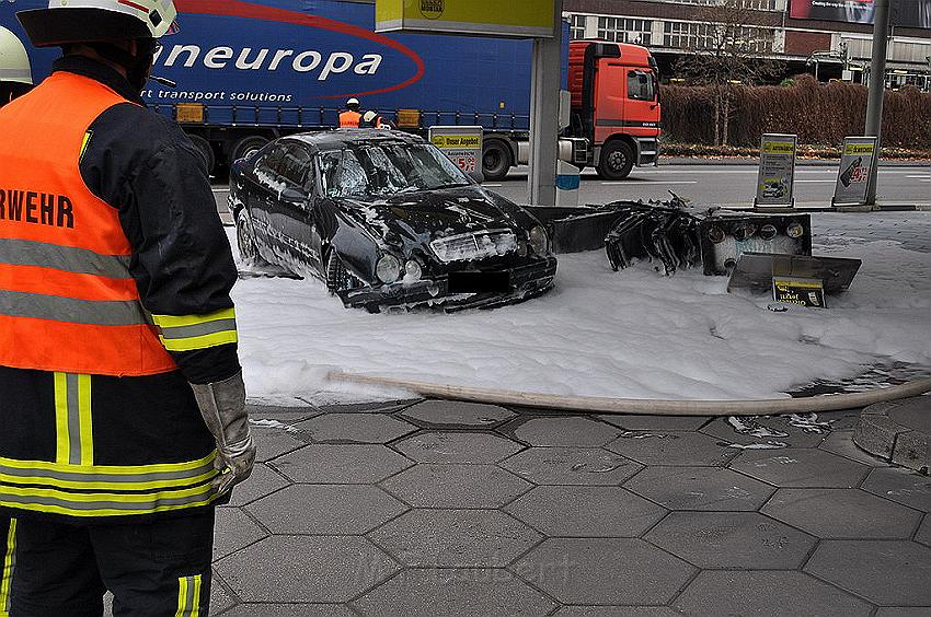 Tanksaeule umgefahren in Leverkusen P39.JPG